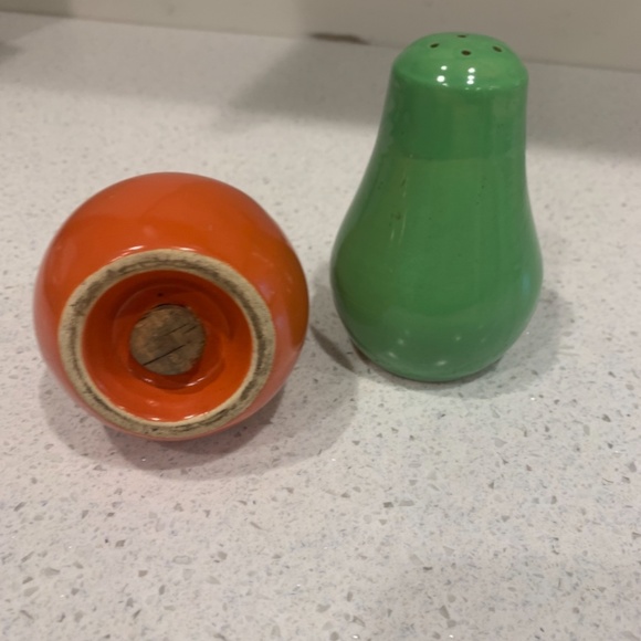 Vintage ceramic salt and pepper shaker set, Large MCM pear shape. - Picture 3 of 4